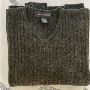 Banana Republic Lambswool Sweater - Medium